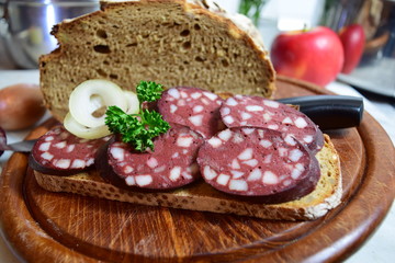 Brot mit Blutwurst