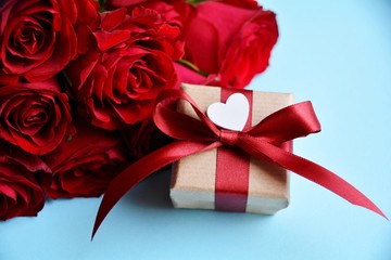 Grußkarte - Geschenk mit Herz und Rosenstrauß