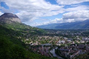 Obraz premium vue sur Grenoble depuis la bastille 