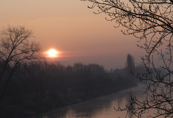 Naklejka premium Sunrise over the waterway 