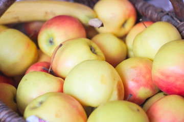 The set of yellow apples