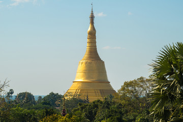 Fototapeta premium The Shwemawdaw pagoda the tallest stupa in Myanmar located in the downtown of Bago.