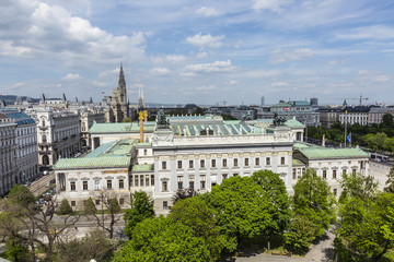 Fototapeta na wymiar view to parliament building inVienna