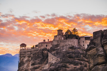 Obraz premium Sunset over Varlaam monastery in Meteora, Greece