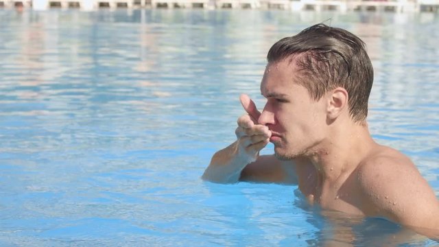 Smelling water in swimming pool