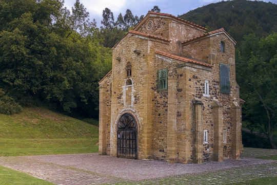 Monumento, San Miguel de Lillo en las antiguas calles de Oviedo, Asturias, Espa&ntilde;a