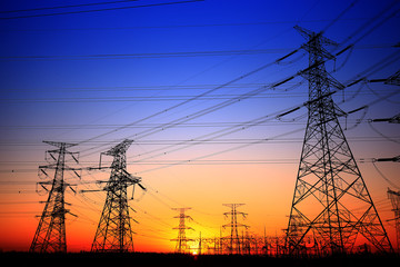 Fototapeta premium Sylwetka zachód pylonu