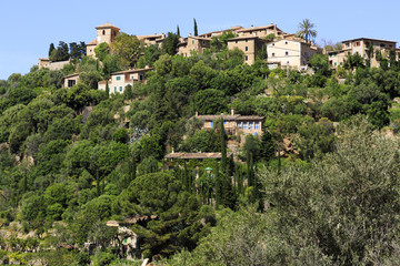 Fototapeta premium Europe, Spain, Balearic Islands, Mallorca.cala Banyalbufar. Houses of summer vacationers.