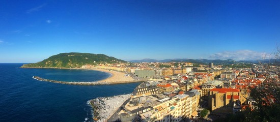 Fototapeta premium Panoramic view of San Sebastián Framed by golden beaches and lush hillsides. San Sebastián has undeniable allure, from its scenery to its grand architecture. This is San Sebastián, a petite city,Spain