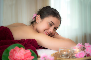 Obraz na płótnie Canvas Sap Massage. Masseur doing massage with treatment sugar scrub on Asian woman body in the Thai spa lifestyle, so relax and luxury. Healthy Concept