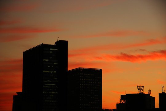 都会の夕焼け