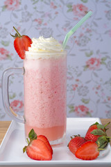 STRAWBERRY MILKSHAKE