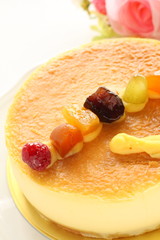 Dried fruit on cheese cake