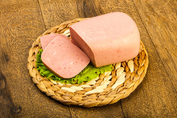 Ham over salad leaves