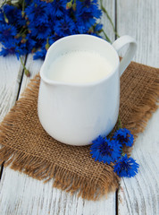 Obraz na płótnie Canvas Jar of milk and cornflowers