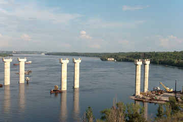 Construction of a large bridge across the great Dnieper River