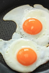 frying pan and sunny side up fried egg