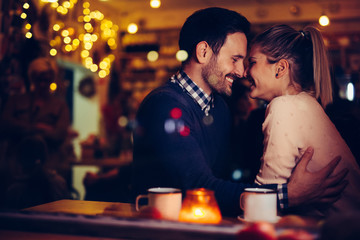 Romantic couple dating in pub at night - obrazy, fototapety, plakaty