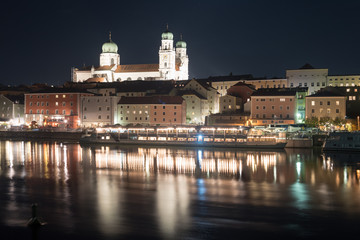 Fototapeta na wymiar Passau in der Nacht