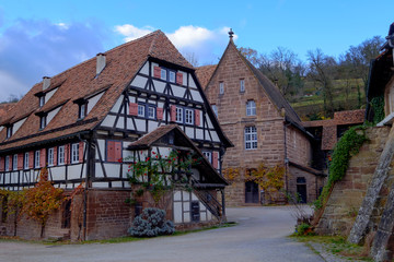 Fototapeta na wymiar Fachwerkhäuser beim Kloster Maulbronn