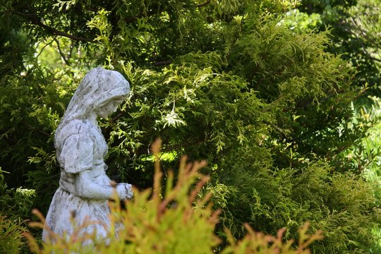 statue