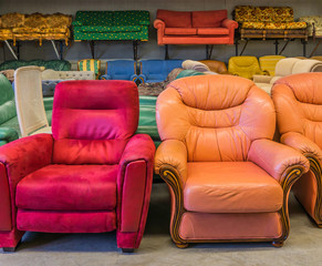 Recycling Verkauf secondhand gebrauchte Sitzmöbel Sessel und Sofas - Recycling
 sale second-hand...