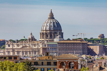 Fototapeta premium Saint Peters Over Roman Apartments