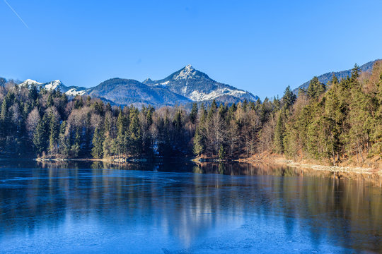 Winterlandschaft am gefrorenen Hechtsee