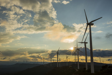Molinos de viento entre tormentas