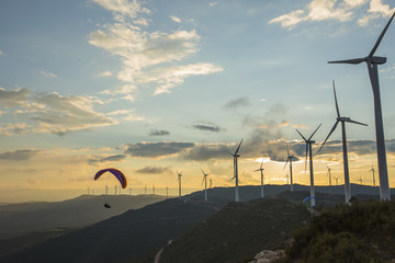 Molinos de viento entre tormentas