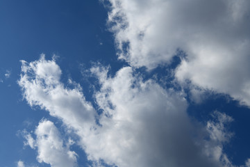  青空と雲「空想・雲のモンスターたち」ダメよ、頑張って、忠告するなどのイメージ