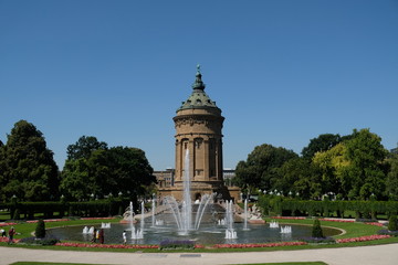 Mannheimer Wasserturm, a 60m sandstone water tower and city square landmark dating from 1889 decorated in sculptures