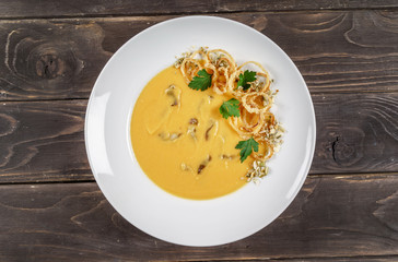 cream soup with fried onion