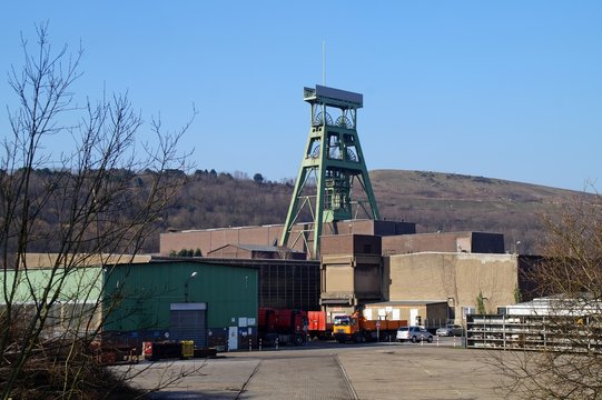 F&ouml;rderturm der Schachtanlage in Bottrop. Das Bergwerk soll Ende 2018 geschlossen werden