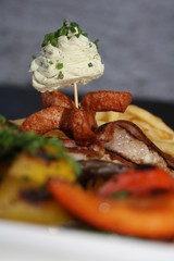 Grillteller mit Butterhäubchen