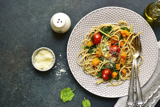 Wholegrain spaghetti with spinach,pumpkin and tomatoes.