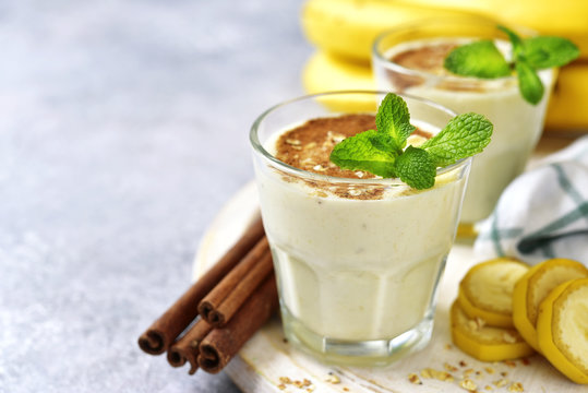 Banana smoothie with cinnamon.