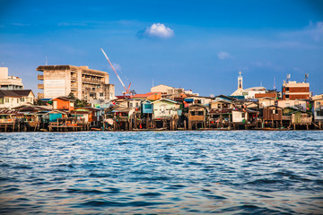 Naklejka premium Old Thai traditional houses at Chao Phraya River in Bangkok Thailand.