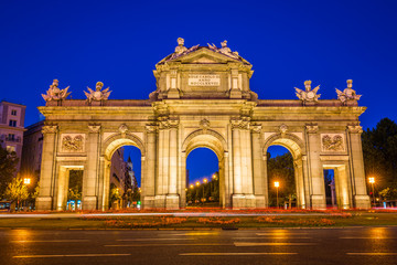 Obraz premium The Alcala Door (Puerta de Alcala) is a one of the ancient doors of the city of Madrid, Spain