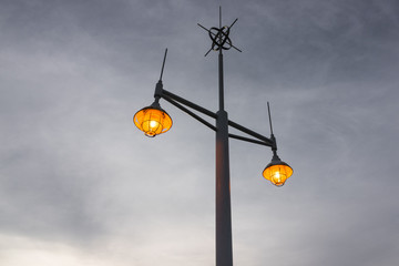夜明け前の街灯