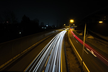 Fototapeta na wymiar Autobahn bei nacht
