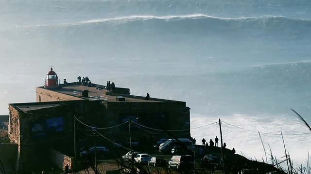 Vista do Farol da Nazar&eacute; no canh&atilde;o da Praia do Norte