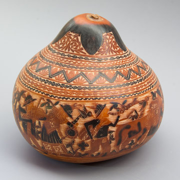 Artistically engraved gourd, originating from Peru -  Zucca essicata incisa artisticamente, originaria del Per&ugrave;