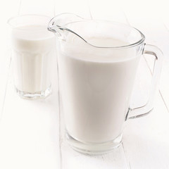 Obraz na płótnie Canvas Jug and glass of milk