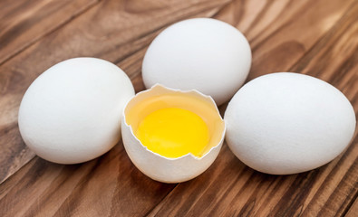 Broken egg and whole eggs on the table.