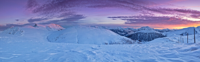 Fototapeta na wymiar Beautiful panoramic Alpine landscape in winter