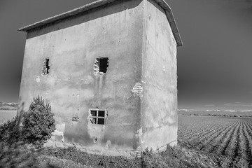 Casa rurale abbandonata nella campagna romana