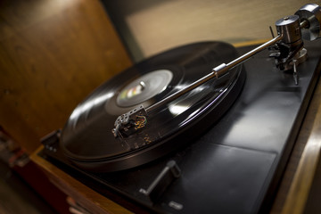 Giradischi con disco in vinile