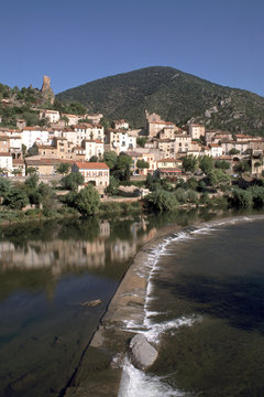 Europe, France, Languedoc-Roussillon, Haut Languedoc, Herault 34, Roquebrun, River Orb, Hillside village by river