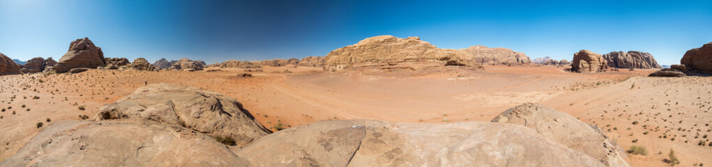 Fototapeta na wymiar Panorama du désert du Wadi-rum - Jordanie